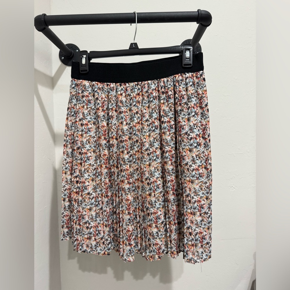 LOFT pleated Multicolor Floral skirt